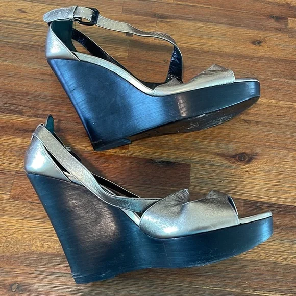 Burberry Metallic Gold Wooden Wedge Heel Leather Criss Cross Sandal - 41 10 - Picture 4 of 16